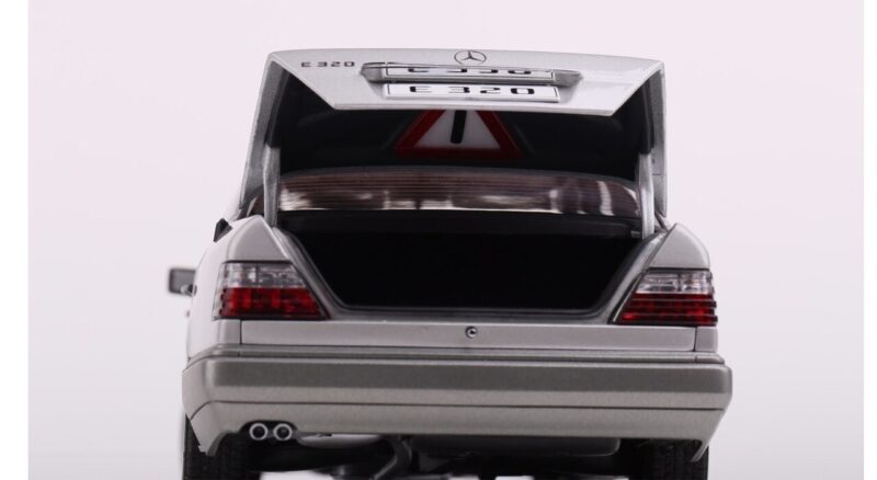 ماشین اسباب بازی اتو آرت مدل Mercedes Benz E320
