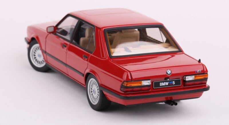 ماشین اسباب بازی اتو آرت مدل BMW M5 1987