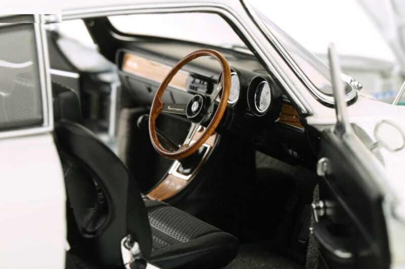 ماکت ماشین اتوآرت مدل AutoArt Alfa Romeo 1750