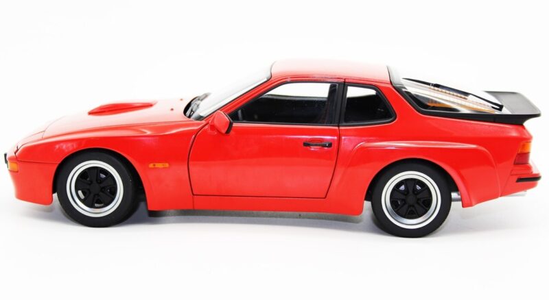 ماکت ماشین اتو آرت مدل Porsche 924 Carrera GT