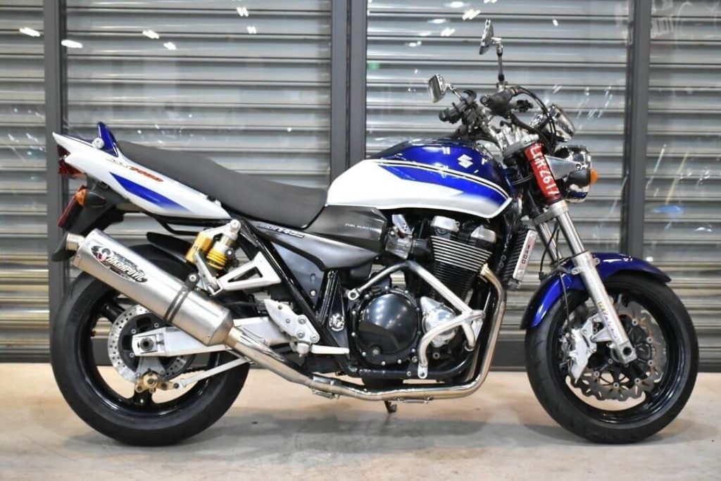 نمای موتور GSX 1400 از کنار