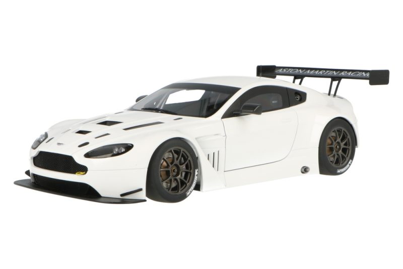 ماکت ماشین Aston Martin Vantage V12 GT3 برند اتوآرت (AUTOart)