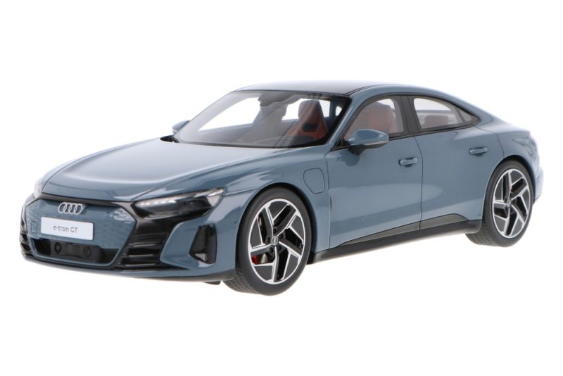 ماکت ماشین Audi e-tron GT RS برند GT Spirit