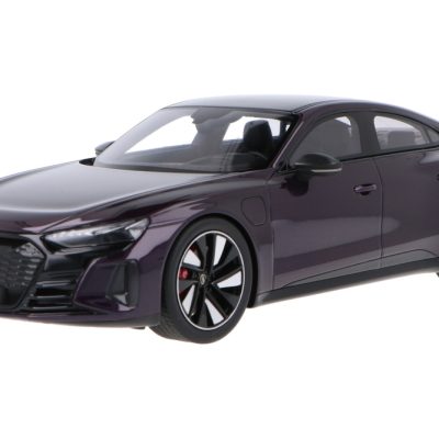 ماکت ماشین Audi RS e-tron GT Velvet Violet برند GT Spirit