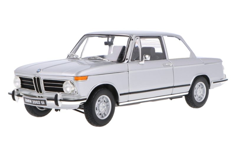 ماکت ماشین BMW 2002 tii Silver برند Kyosho