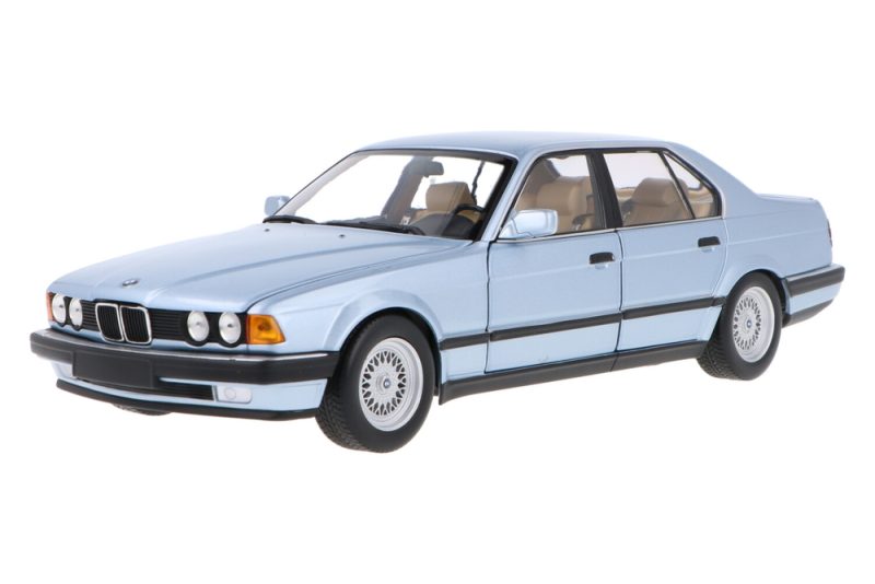 ماکت ماشین BMW 730i (E32) Light Blue Metallic برند Minichamps