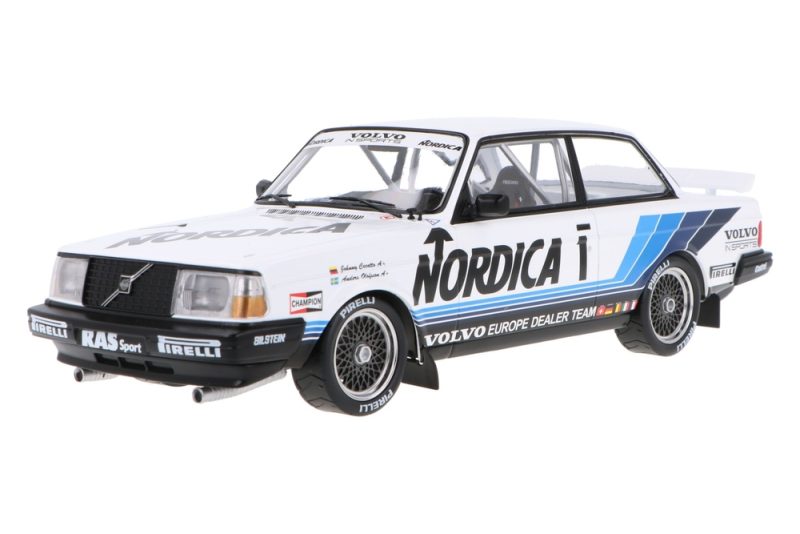 ماکت ماشین Volvo 240 Turbo برند ixo